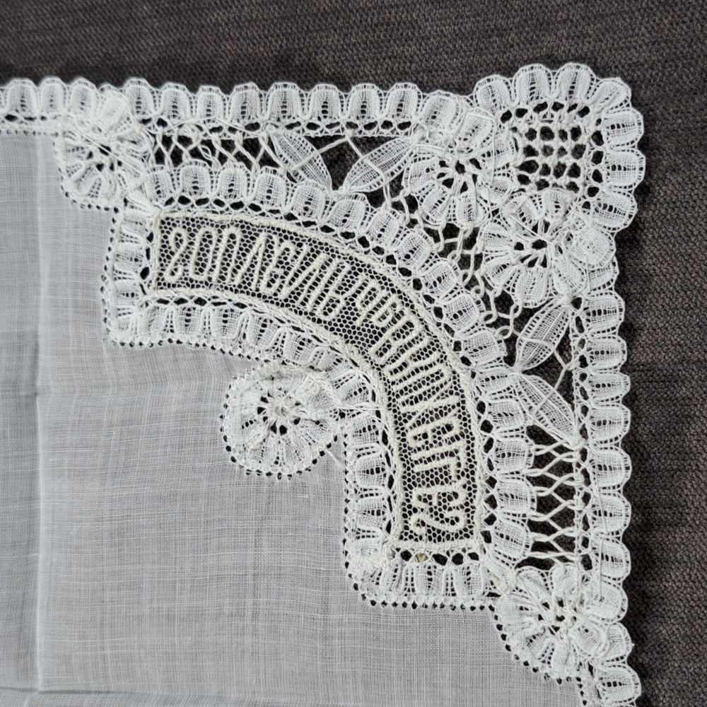 Vintage Small White Fabric Lace Hankerchief "Souvenir de Bruxelles" Keepsake G - Picture 5 of 6